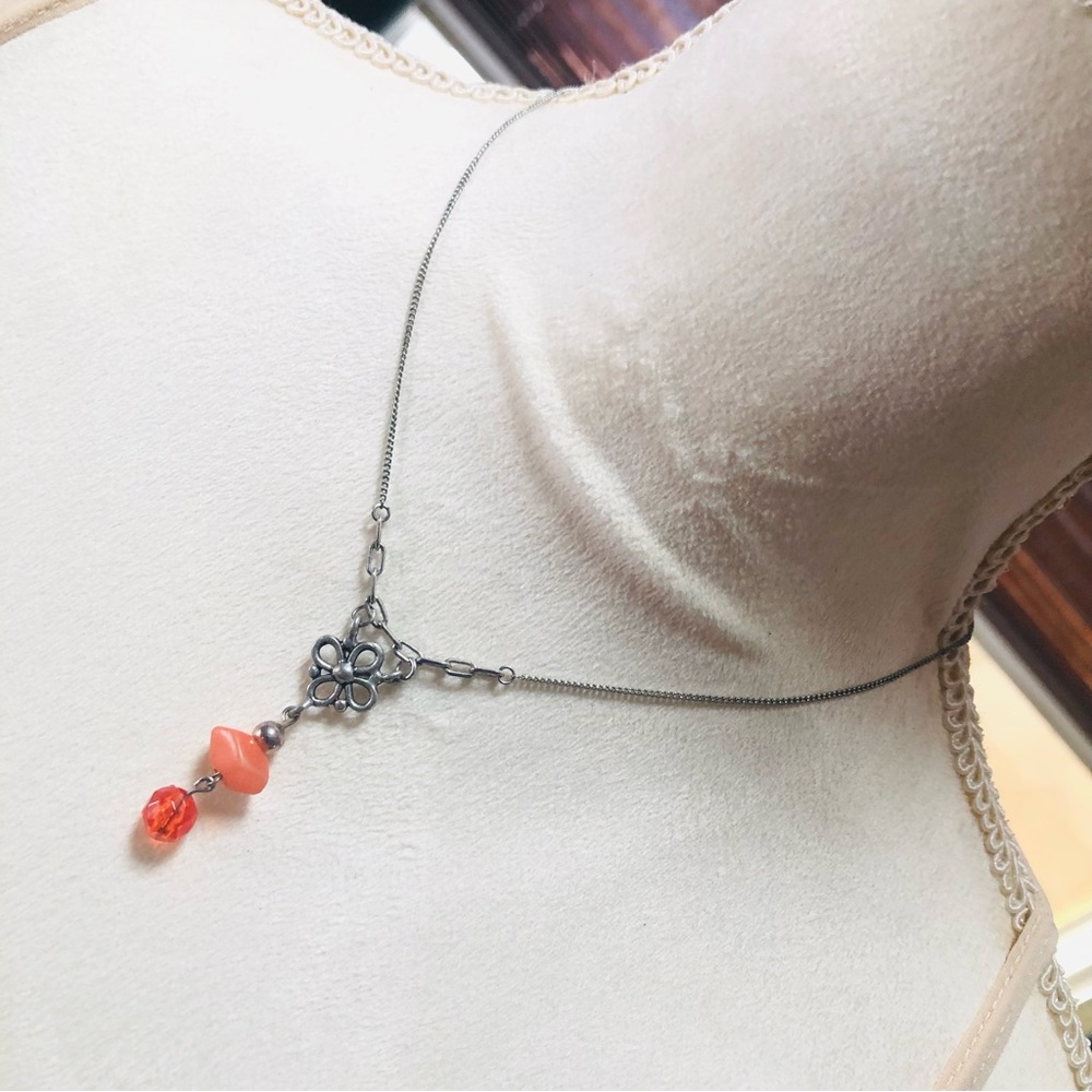 Wallflower stone drop pendant on chain necklace
